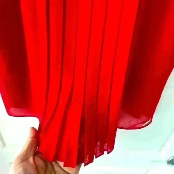 MICHEAL KORS RED SLEVELESS TOP SIZE SMALL - Picture 2 of 9